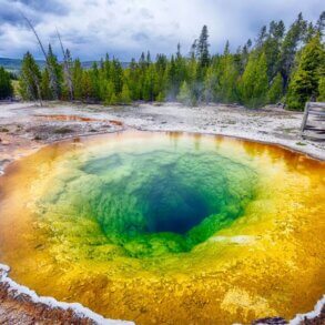 Morning Glory Pool